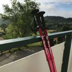 bâton de trekking pliable rouge