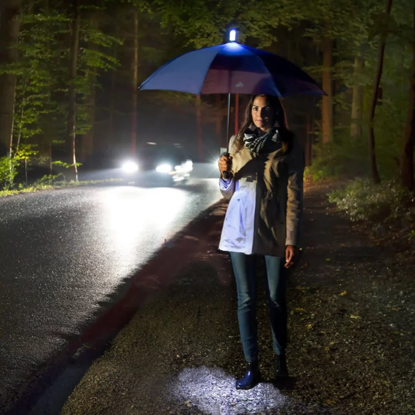 bâton de marche noir avec éclairage LED