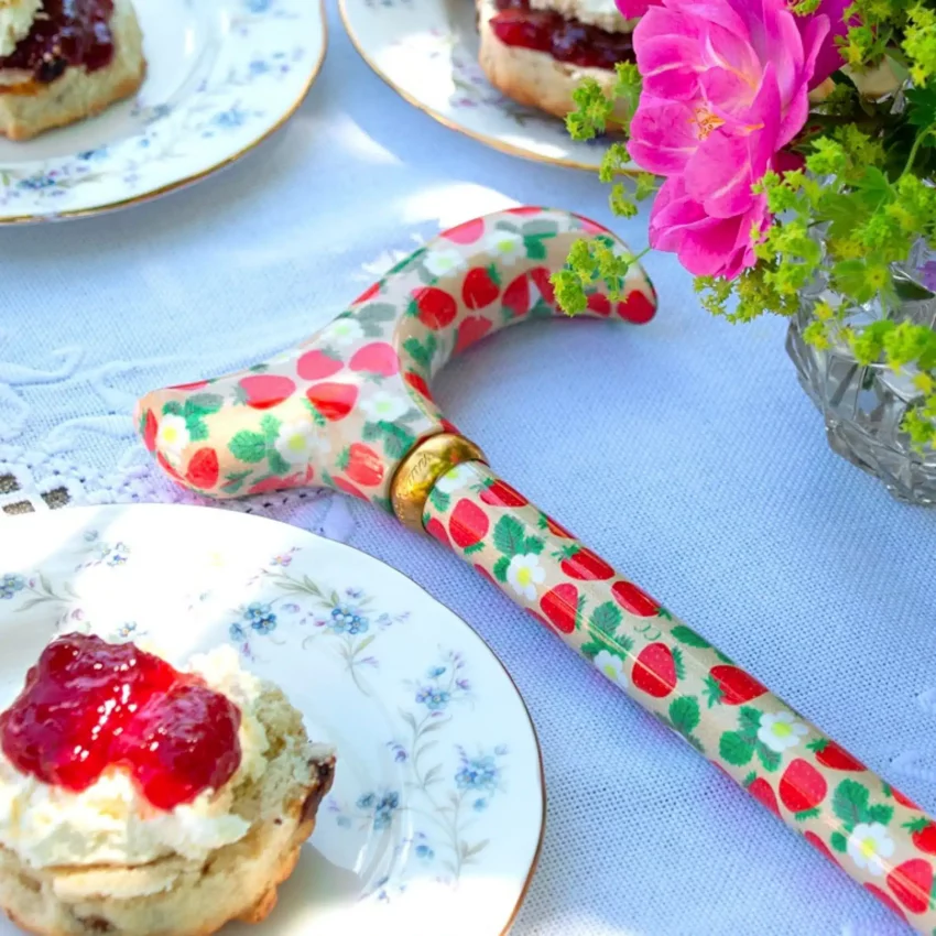 Canne de marche réglable « fraises »