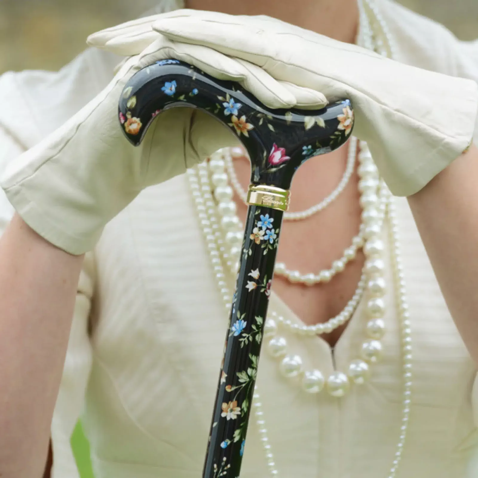 canne à motifs floraux, couleur noire